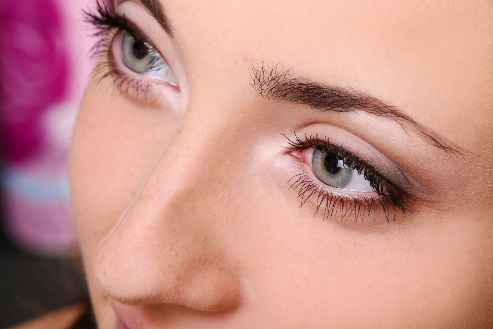 Your Guide to Hybrid Lash Extensions