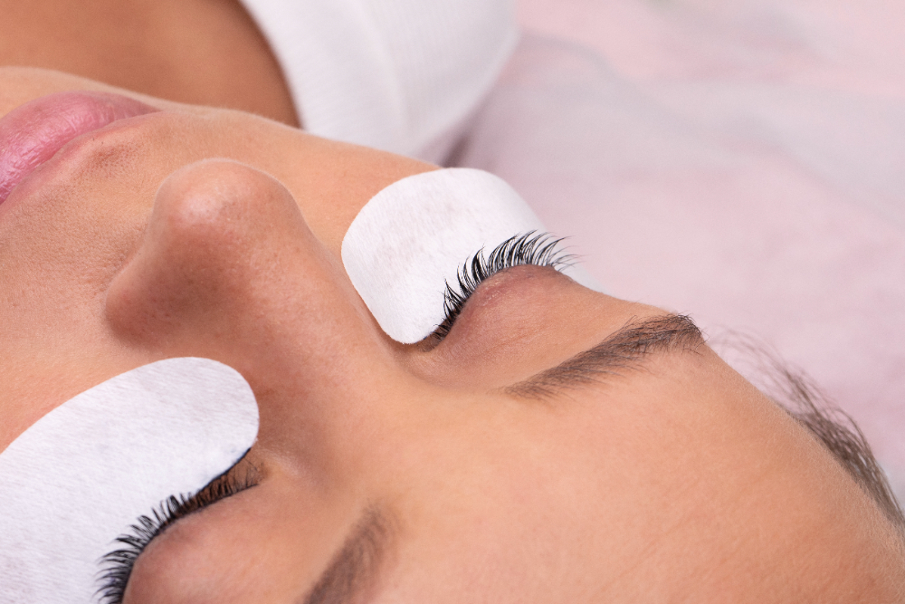 Eyelash Extensions – A Complete Beginner’s Guide