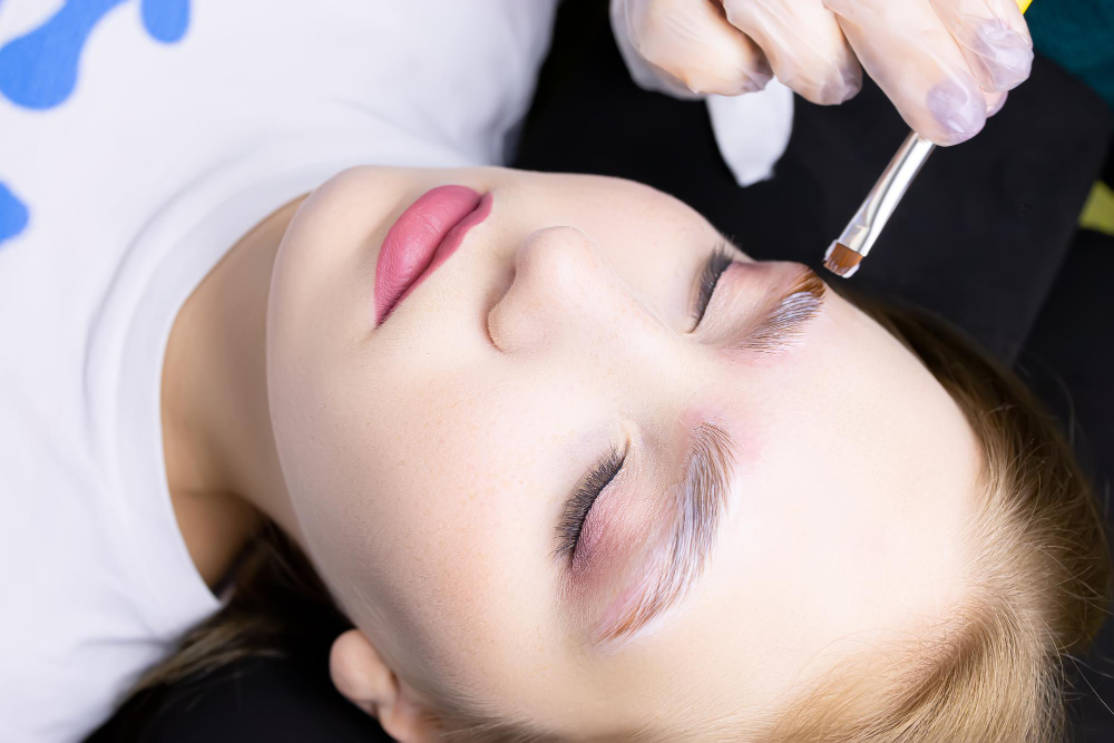 Eyebrow Threading vs Waxing: Which One is Right for You?