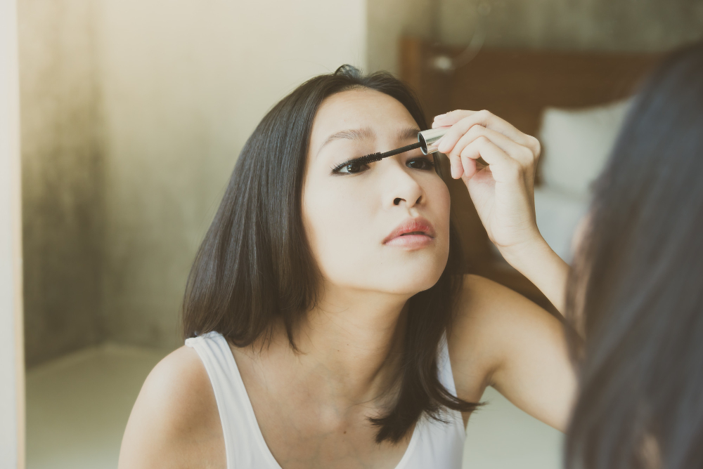 The Importance of Brushing Your Eyelash Extensions Regularly