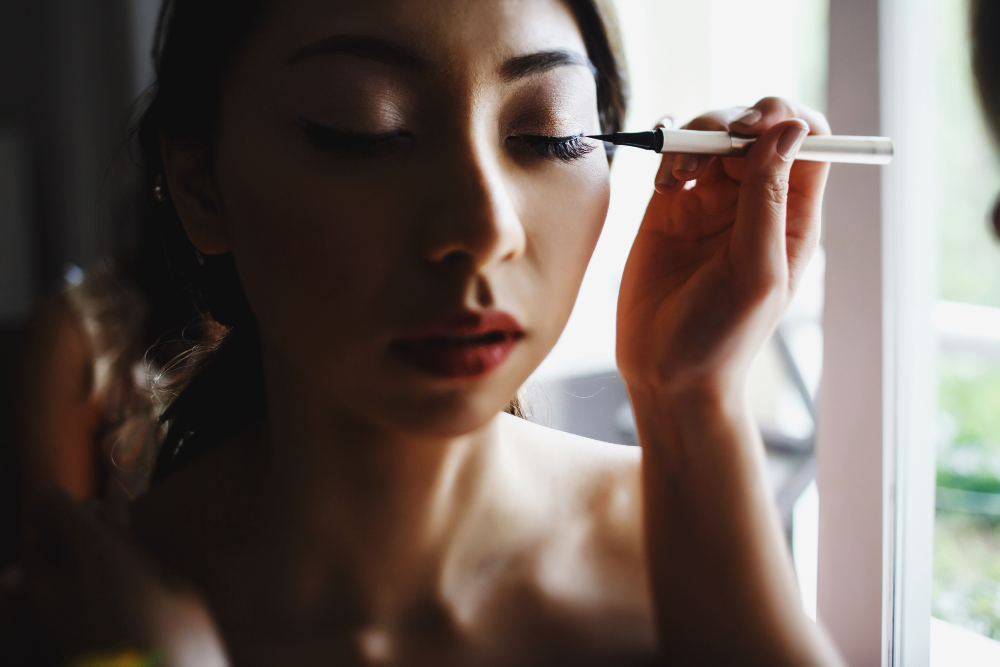 How to Wear Makeup with Eyelash Extensions