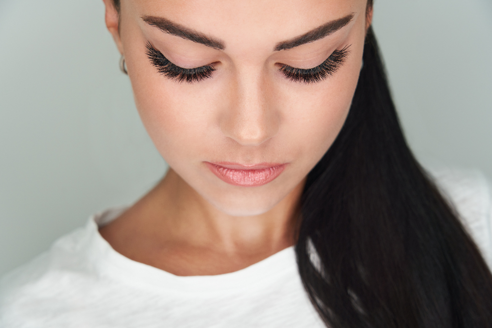 How to Properly Care for Your Hybrid Lash Extensions