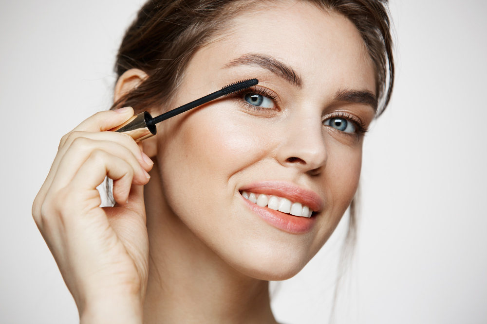 How to Grow Longer Lashes: Tips for Stunning, Voluminous Lashes