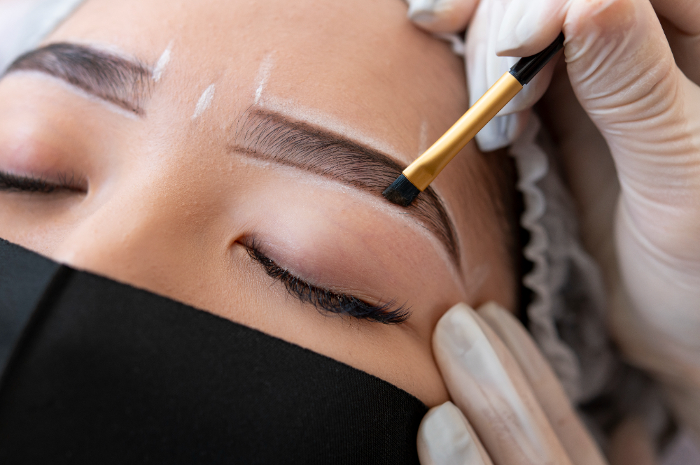 Everything You Need to Know About Brow Tinting