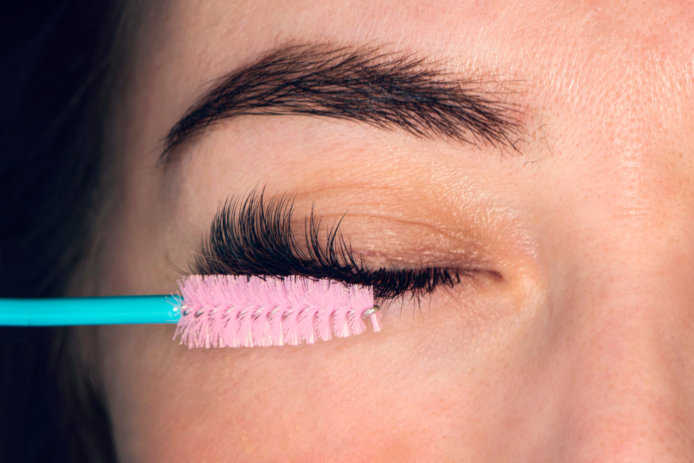 Why Do Lash Extensions Get Itchy? Common Causes and Solutions